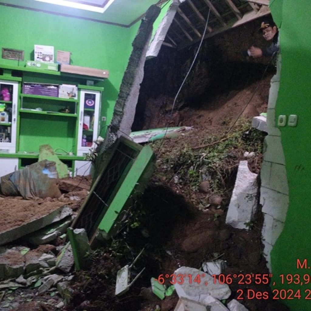 Banjir Melanda Kabupaten Lebak Ribuan Rumah Terendam dan Dampak Tanah Longsor