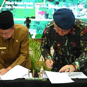 Hibahkan Lahan untuk Pembangunan Mako Brimob di Pasbar, Plt. Bupati Risnawanto Terima Penghargaan di Momen HUT ke-79 Korps Brimob Polri