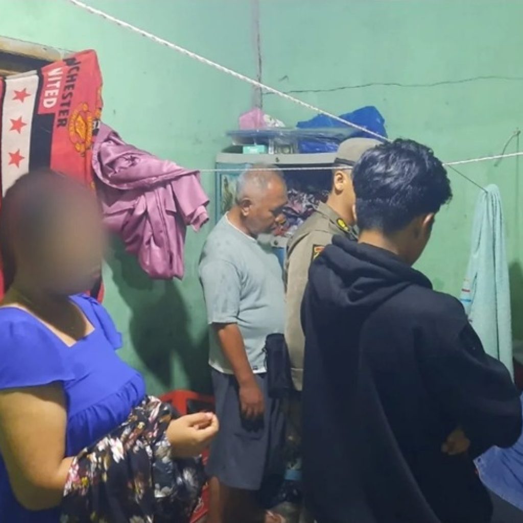 Warga dan Satpol PP Padang Gerebek Rumah Pijat Ilegal di Koto Tangah, Empat Perempuan Diamankan