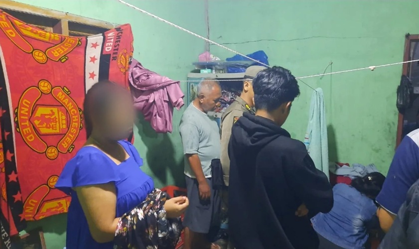 Warga dan Satpol PP Padang Gerebek Rumah Pijat Ilegal di Koto Tangah, Empat Perempuan Diamankan