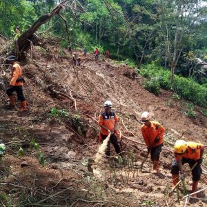 Banjir dan Longsor di Sukabumi: 5 Meninggal, 4 Hilang, Ribuan Warga Terdampak