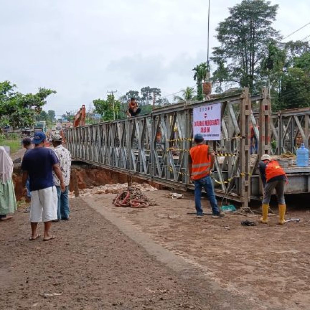 Cuaca Buruk Hambat Proses Pemasangan Jembatan Bailey di Perbatasan Jambi-Sumbar
