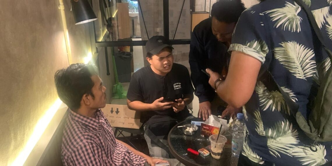Dua Warga Kuansing Ditangkap saat Bermain Judi Online di Kafe Padang Panjang