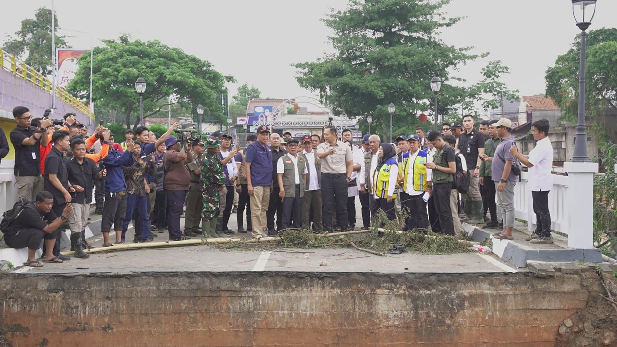 Kepala BNPB dan Menko PMK Tinjau Penanganan Banjir di Bekasi