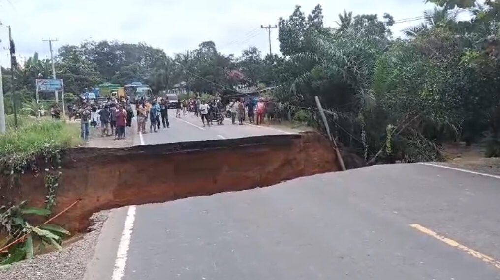 Pengerjaan Jembatan Darurat Penghubung Sumbar-Jambi Dimulai, Pengendara Diminta Tertib