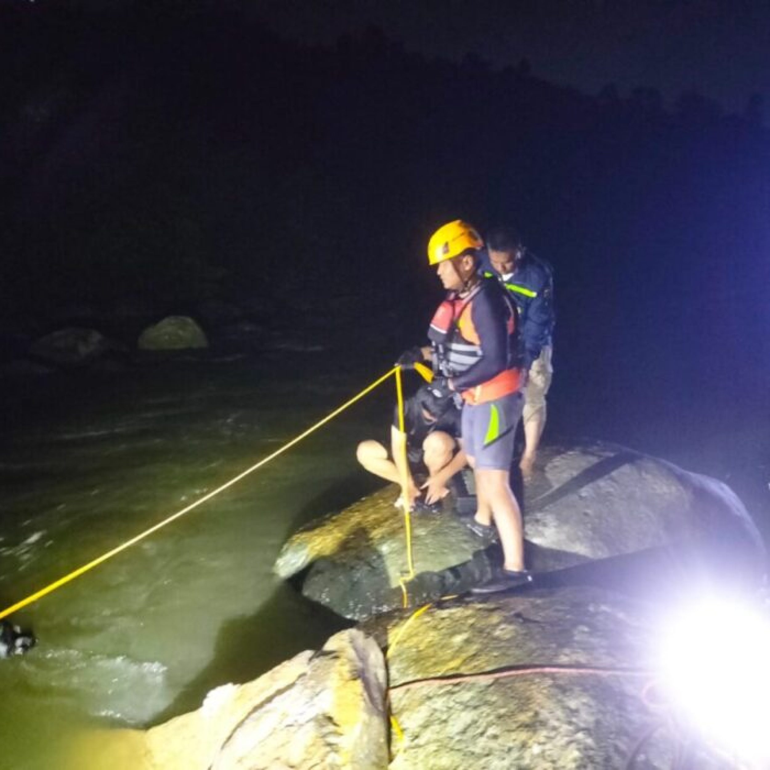 7 Pelajar Terseret Arus Sungai di Padang Berhasil Diselamatkan