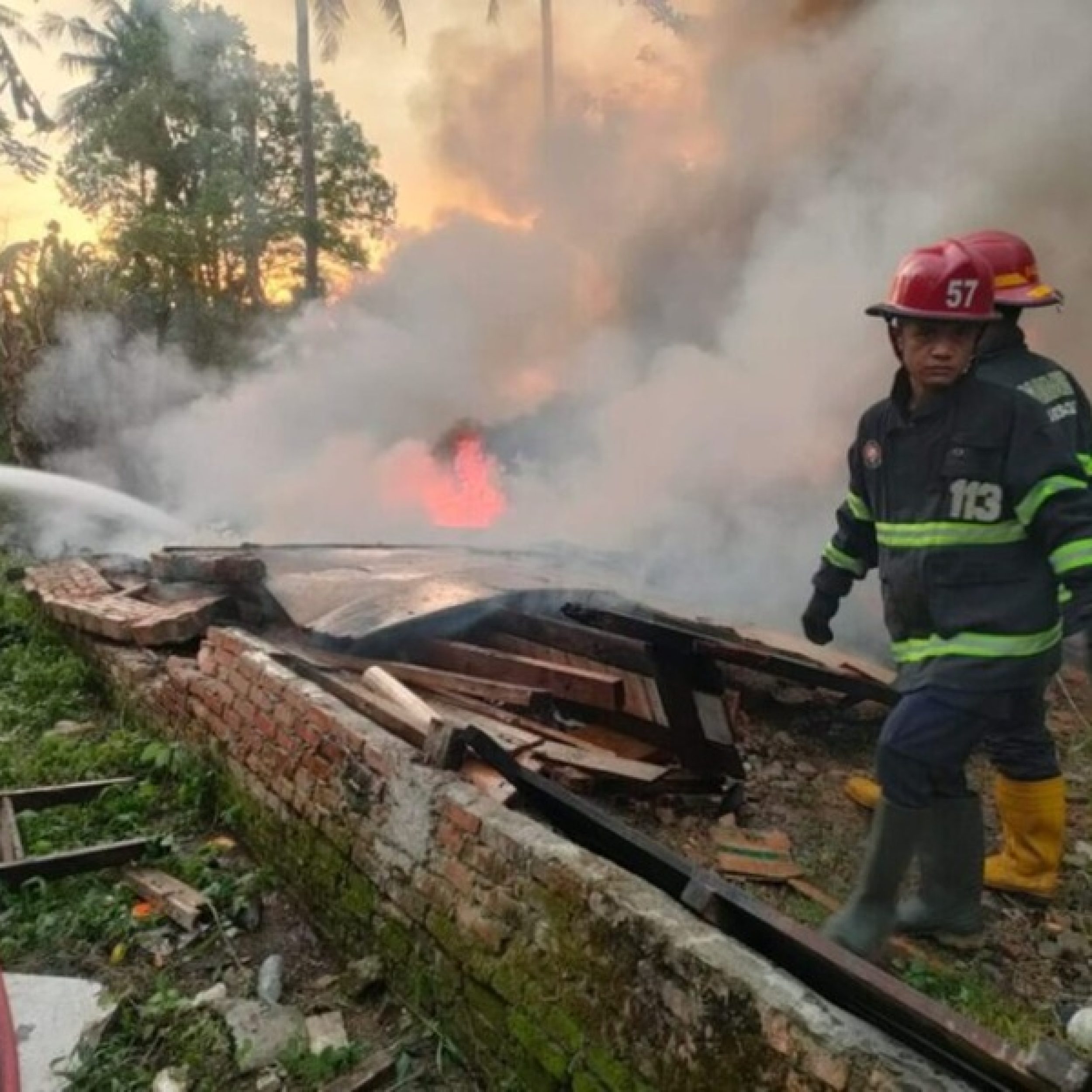 Bakar Sampah Berujung Kebakaran, Pondok Kandang Ayam di Padang Hangus