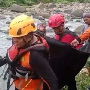 Balita Terseret Arus di Sungai Bandar Buat Ditemukan Tak Bernyawa oleh Tim SAR