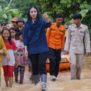 Bupati Dharmasraya Ajukan Dana Rp100 Miliar ke BNPB untuk Perbaikan Infrastruktur Pasca Bencana