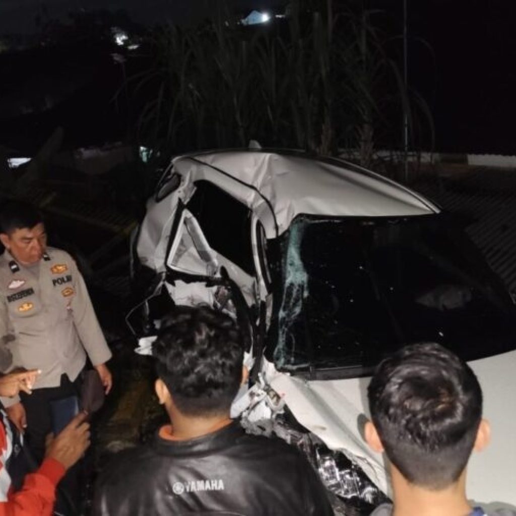 Dalam Sehari, Dua Mobil Tertabrak Kereta Api di Padang KAI Sumbar Serukan Kewaspadaan