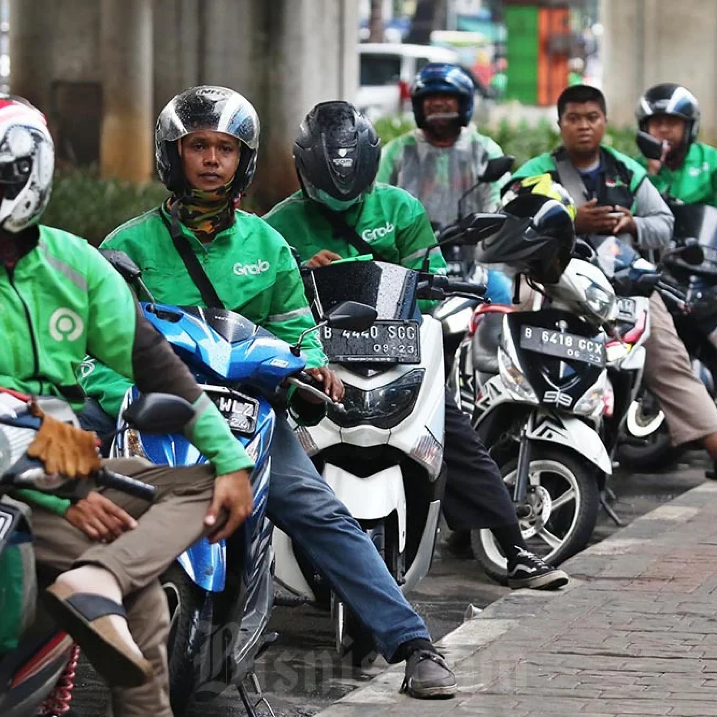 Grab Tegaskan Biaya Layanan Sudah Sesuai Regulasi, Namun Pengemudi Keluhkan Potongan Tinggi