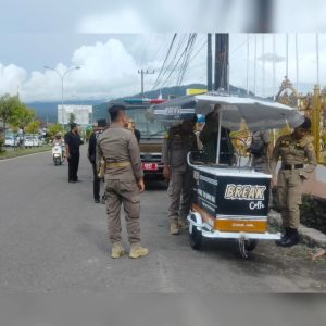 Satpol PP Tertibkan PKL di Padang: Pelanggar Perda Ditindak Tegas