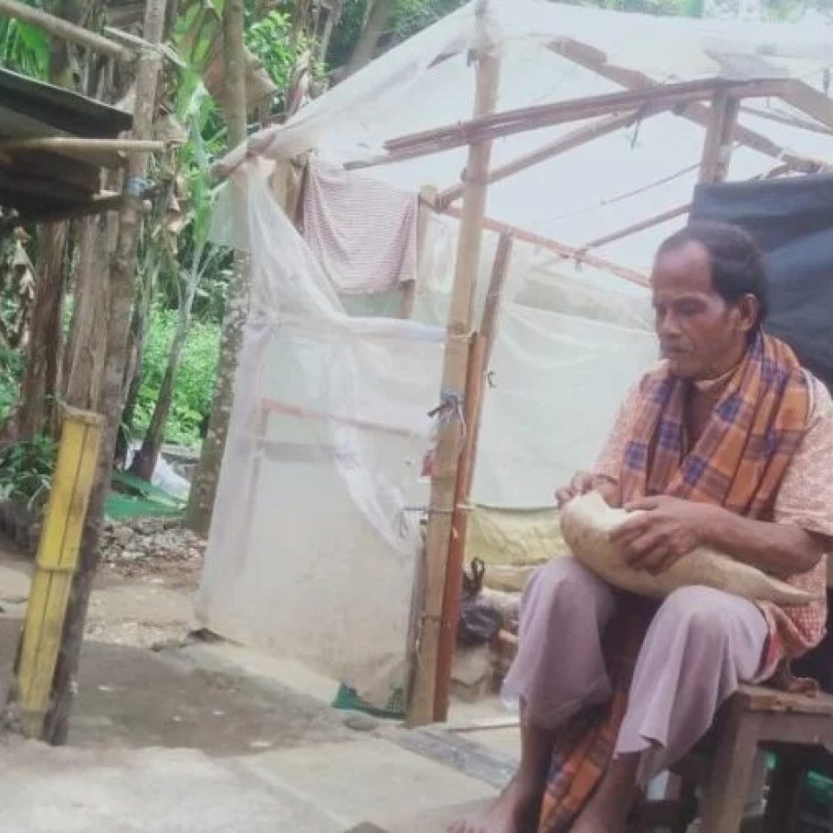 Mengharukan, Seorang Ayah di Padang Pariaman Bertahan Hidup di Gubuk Plastik
