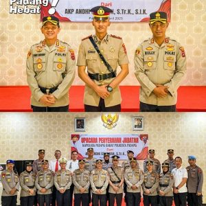 Kombes Pol Dr. Ferry Harahap Pimpin Serah Terima Jabatan Kapolsek Padang Barat