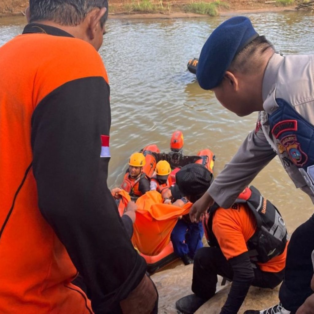 Korban Tenggelam di Sungai Batang Kalumpang Padang Ditemukan Tak Bernyawa oleh Tim Gabungan