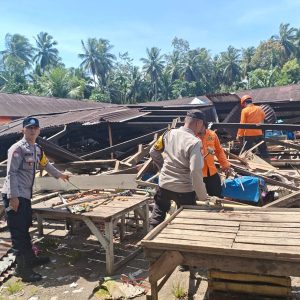 Los Pasar Ampalu di Padang Pariaman Ambruk Saat Ramai, Kerugian Capai Ratusan Juta