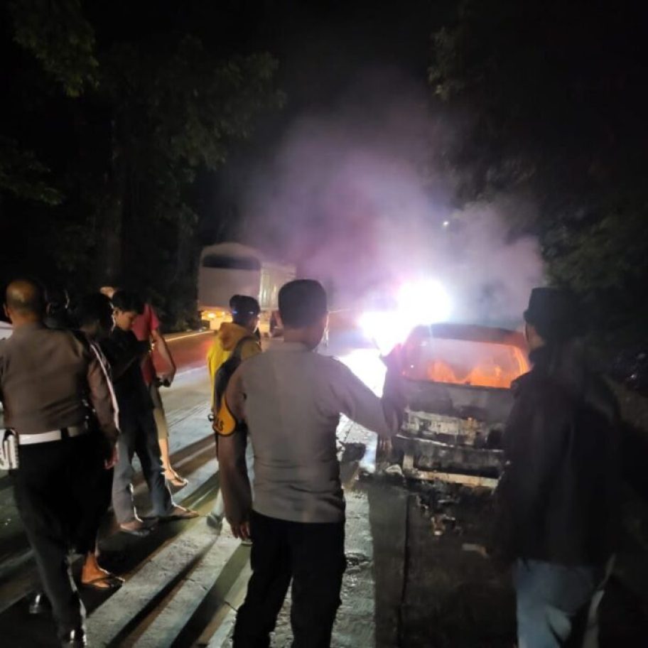 Minibus Terbakar di Padang-Solok, 8 Penumpang Selamat