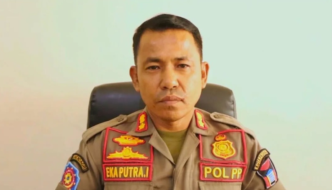 PKL Hadang Mobil Satpol PP di Padang, Penertiban Tetap Dilakukan Secara Humanis