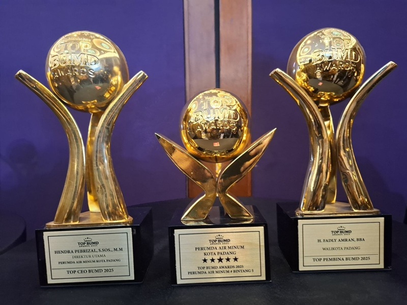 Padang Raih 3 Penghargaan Bergengsi di Ajang Top BUMD Awards 2025