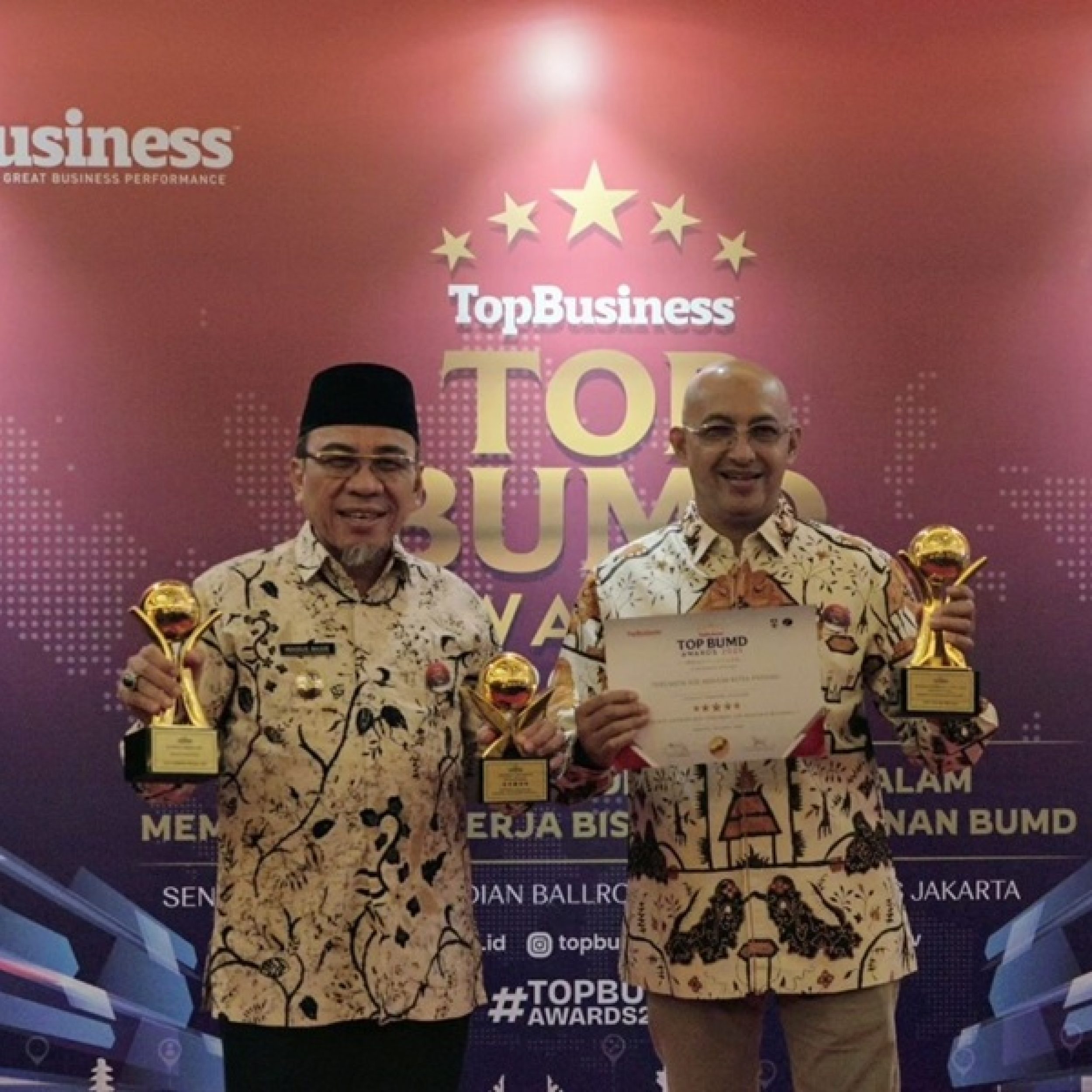 Padang Raih 3 Penghargaan Bergengsi di Ajang Top BUMD Awards 2025