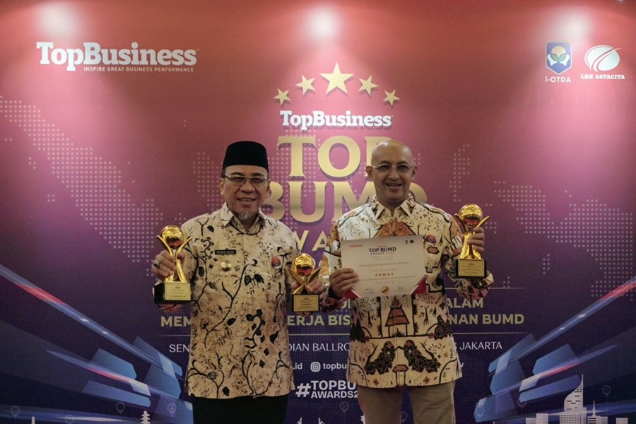 Padang Raih 3 Penghargaan Bergengsi di Ajang Top BUMD Awards 2025