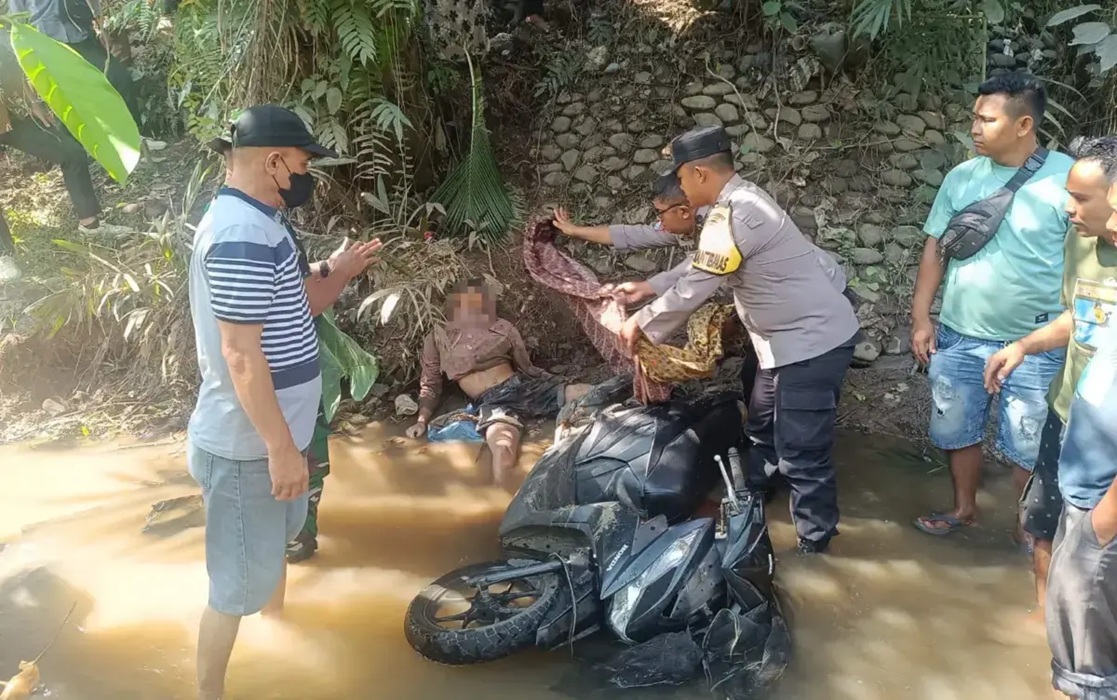 Pemotor Muda Tewas di Bawah Jembatan Sungai Napau Dharmasraya