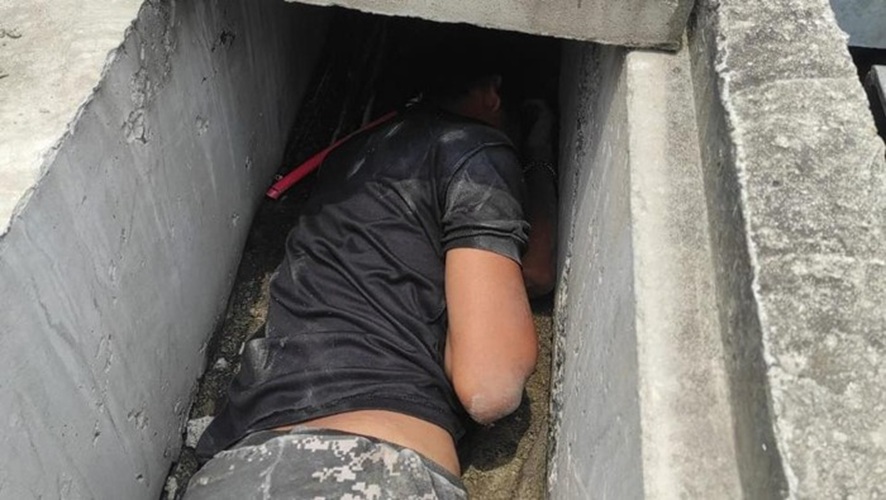 Pencuri Kabel Kereta Tertangkap Basah di Gorong-gorong