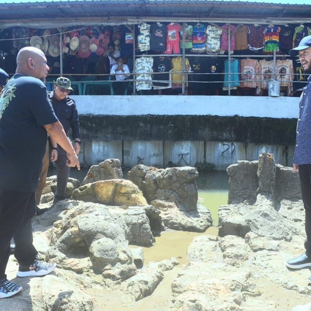 Pengembangan Wisata Pantai Air Manis Padang, Fadly Amran Soroti Infrastruktur dan Keramahan Warga