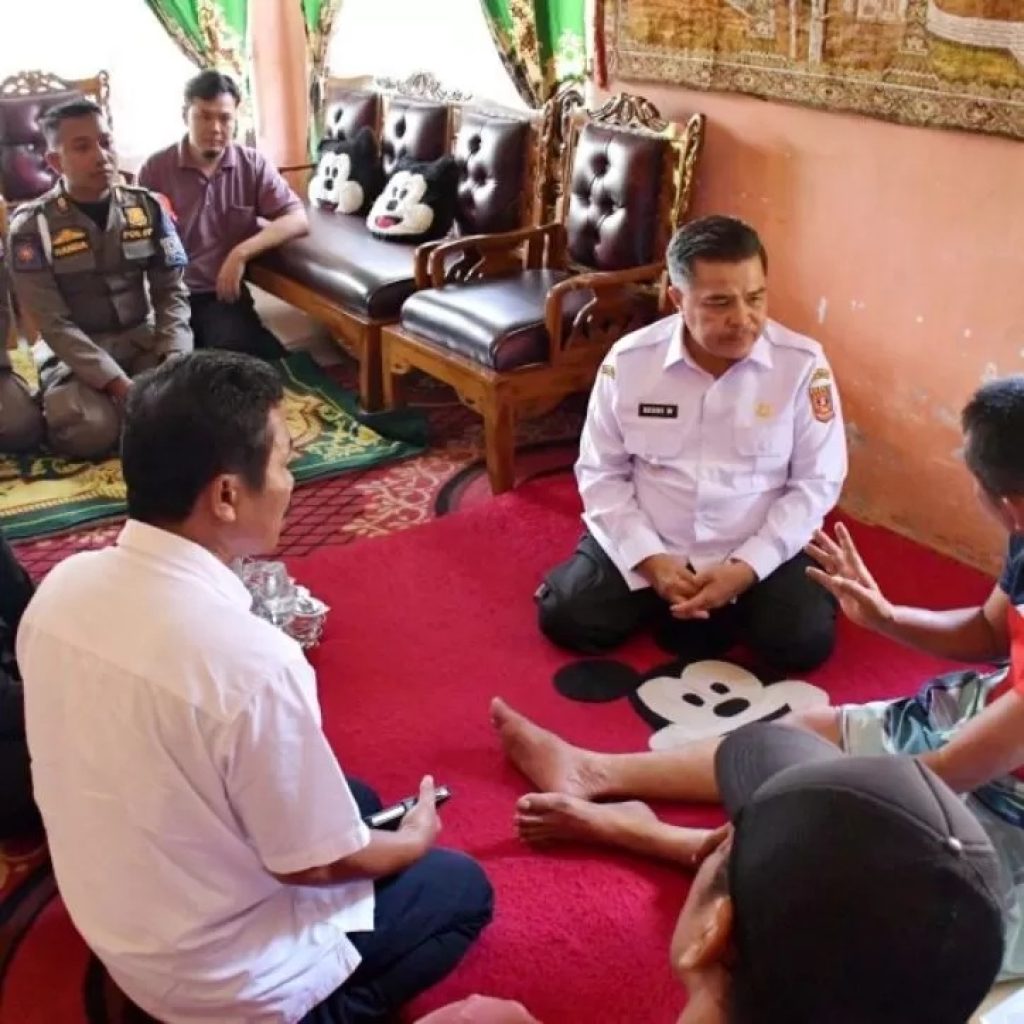Petugas Satpol PP Dikeroyok Saat Tertibkan Orgen Tunggal di Agam
