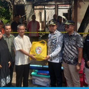 Wabup Lima Puluh Kota Salurkan Bantuan untuk Korban Kebakaran Mungka