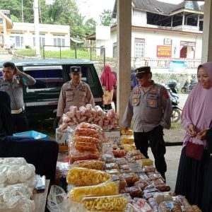 Polsek Tanjung Emas Intensifkan Patroli Pasar Koto Tangah untuk Pantau Harga Sembako Usai Lebaran 2025