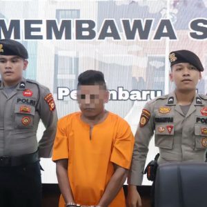 Viral! Pria di Pekanbaru Tusuk Mobil Pakai Pisau Akibat Emosi di Jalan, Polisi Bertindak
