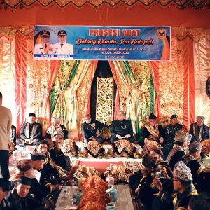 Prosesi Adat “Datang Dianta Pai Balapeh” Warnai Awal Kepemimpinan Bupati dan Wabup Tanah Datar 2025-2030