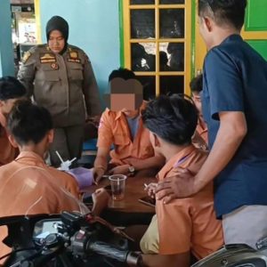 Satpol PP Padang Tertibkan 12 Pelajar Nongkrong Saat Jam Sekolah, Tiga Diantar Langsung ke Sekolah