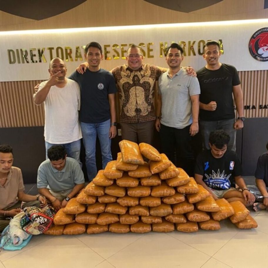 Tiga Mahasiswa dan Seorang Pria Ditangkap Bawa 47 Kg Ganja di Padang Pariaman dan Padang