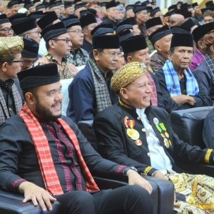 Wali Kota Padang Hadiri Silaturahmi Niniak Mamak se-Sumbar: “Baiyo Batido Kusuik Manyalasai, Karuah Mampajaniah”