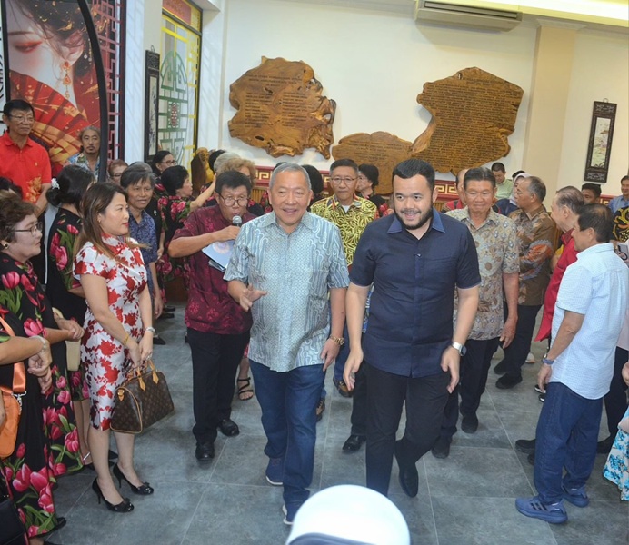Wali Kota Padang Resmikan Gedung WHBT Sri Bhakti, Simbol Harmoni dan Budaya