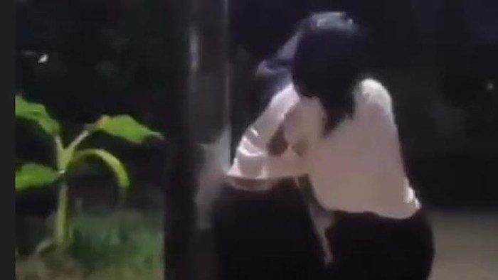 Viral! Remaja di Lampung Dipaksa Sujud dan Cium Kaki, Polisi Sebut Ada Unsur Cemburu