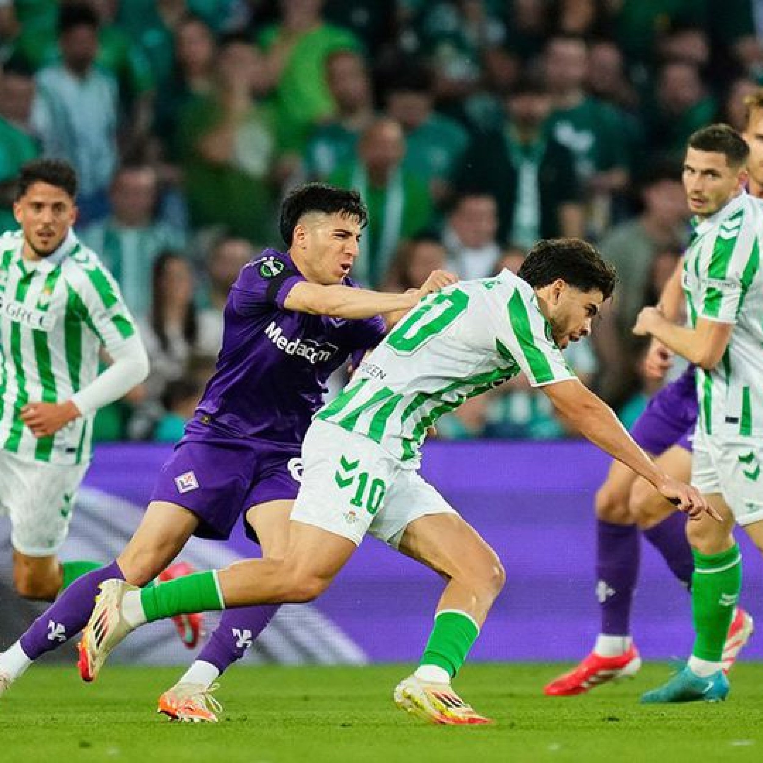 Real Betis Bungkam Fiorentina 2-1 di Semifinal Conference League: Gol Cepat, Drama, dan Harapan yang Masih Terbuka