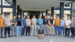 Ayah Tiri Pembunuh Anaknya Ditangkap Setelah Tiga Hari Bersembunyi di Kebun