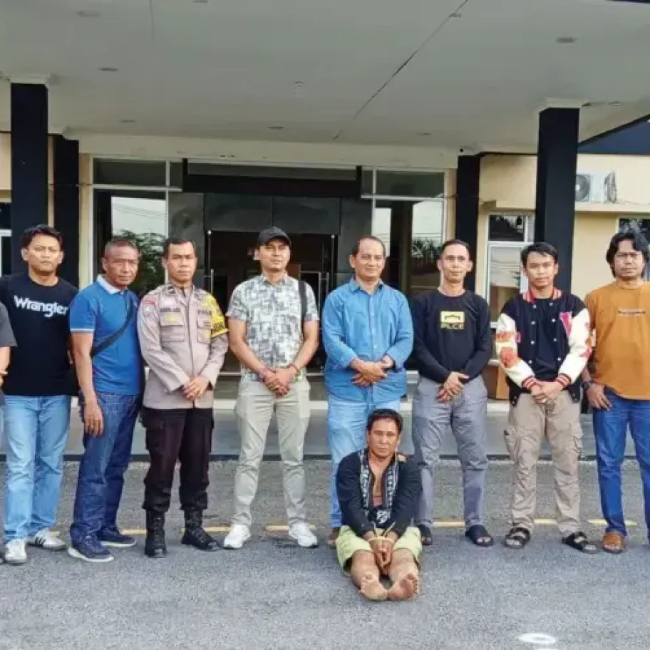 Ayah Tiri Pembunuh Anaknya Ditangkap Setelah Tiga Hari Bersembunyi di Kebun