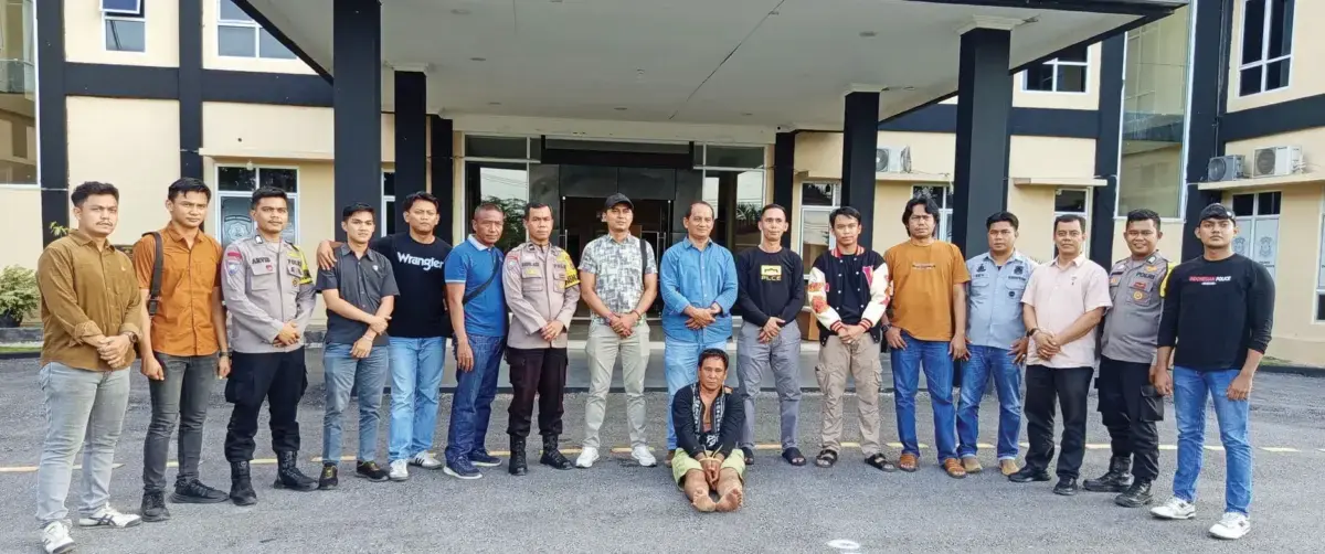 Ayah Tiri Pembunuh Anaknya Ditangkap Setelah Tiga Hari Bersembunyi di Kebun