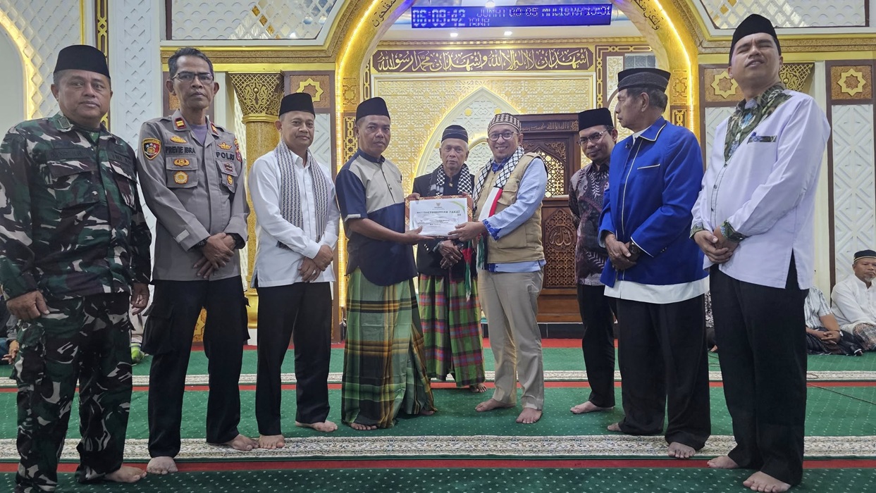 Bupati Eka Salurkan Bantuan untuk Korban Kebakaran di Tabek