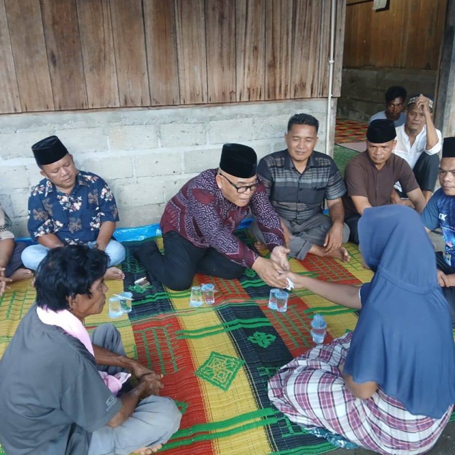 Dua Anak Meninggal Tenggelam di Pasbar, Bupati Yulianto Datangi Rumah Duka