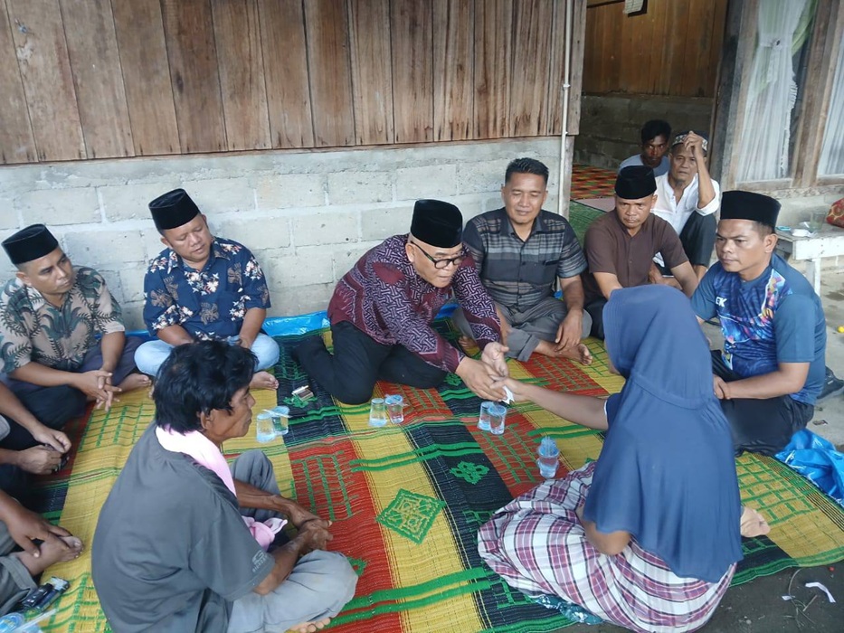 Dua Anak Meninggal Tenggelam di Pasbar, Bupati Yulianto Datangi Rumah Duka