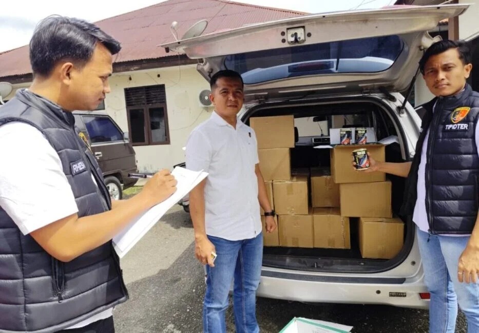 Dua Pria Ditangkap karena Jual Sarden Palsu di Sumbar