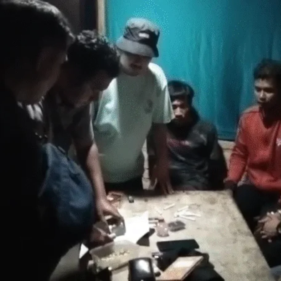 Empat Pria Diamankan Saat Pesta Sabu di Tanah Datar, Polisi Temukan 18 Paket