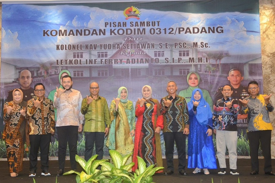 Fadly Amran Hadiri Pisah Sambut Dandim Baru 0312Padang