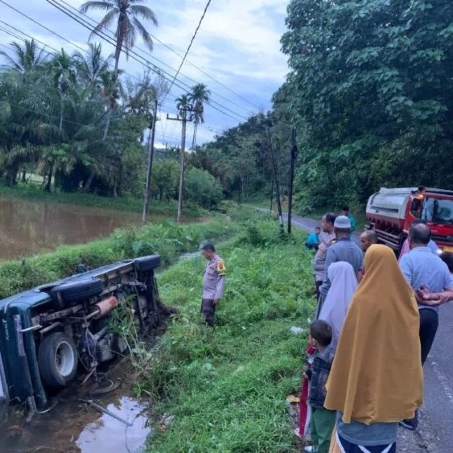 Kecelakaan Mobil Rombongan Pengajian di Pesisir Selatan, Semua Penumpang Selamat