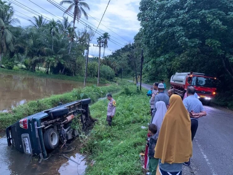 Kecelakaan Mobil Rombongan Pengajian di Pesisir Selatan, Semua Penumpang Selamat